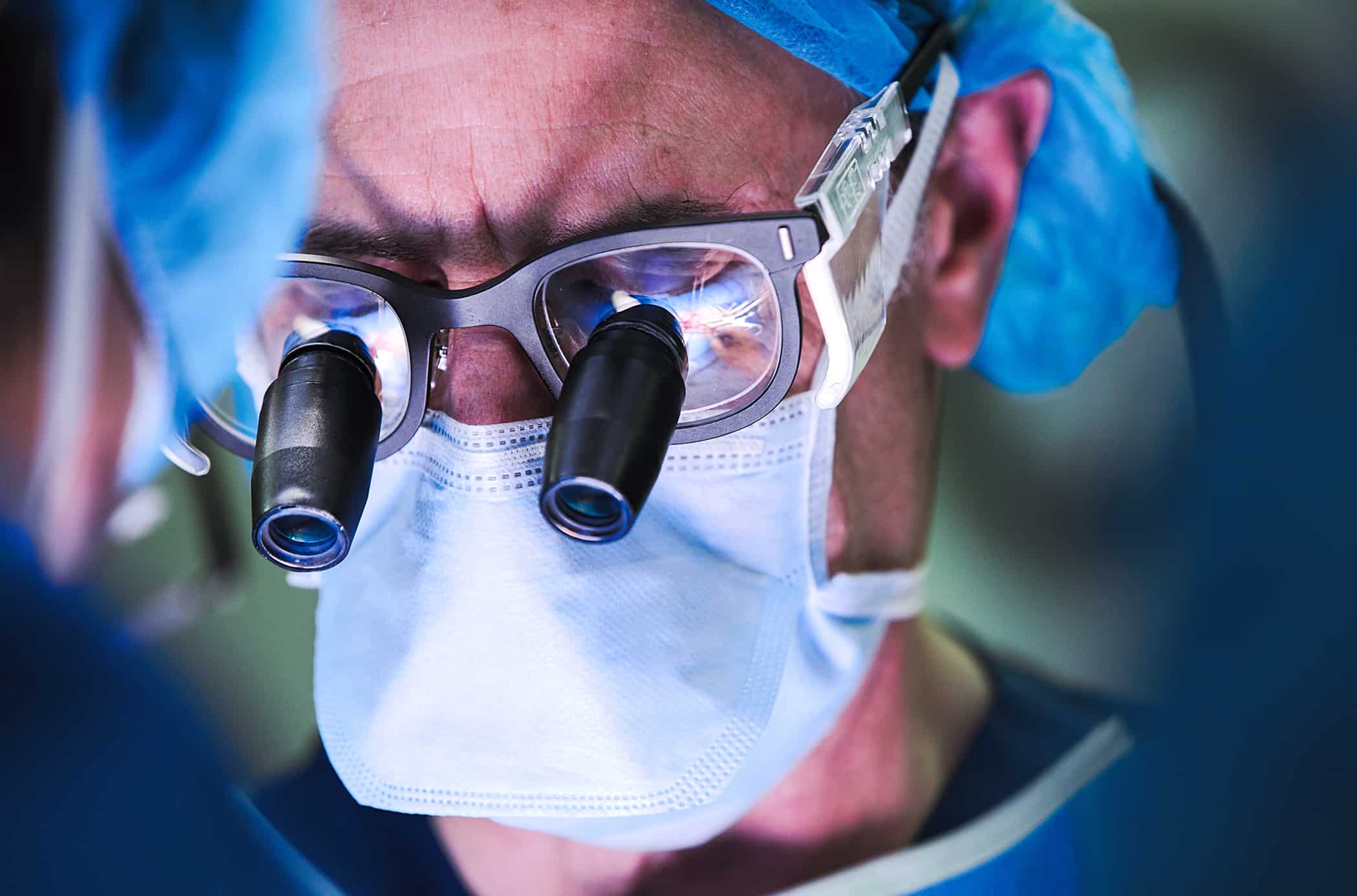 Dr. Ellenhorn performing minimally invasive surgery